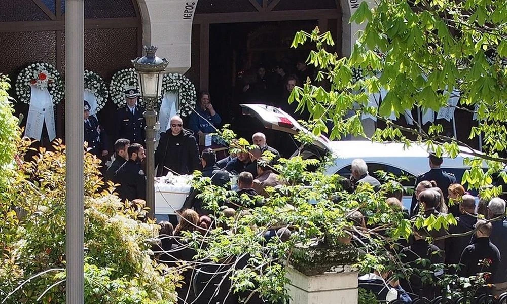 Θρήνος στην κηδεία του αστυνομικού που καταπλακώθηκε από κτίριο